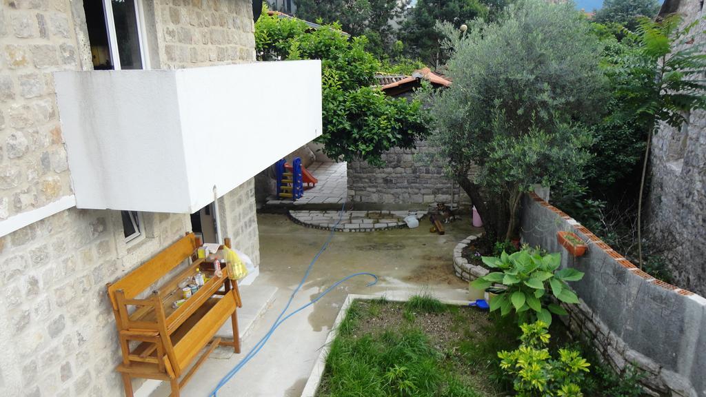 Apartments Lanmari Risan Bagian luar foto